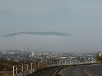 2015年3月17日さぬき市津田町 ラ・フエスカ近辺で撮った津田町が濃霧で覆われている写真